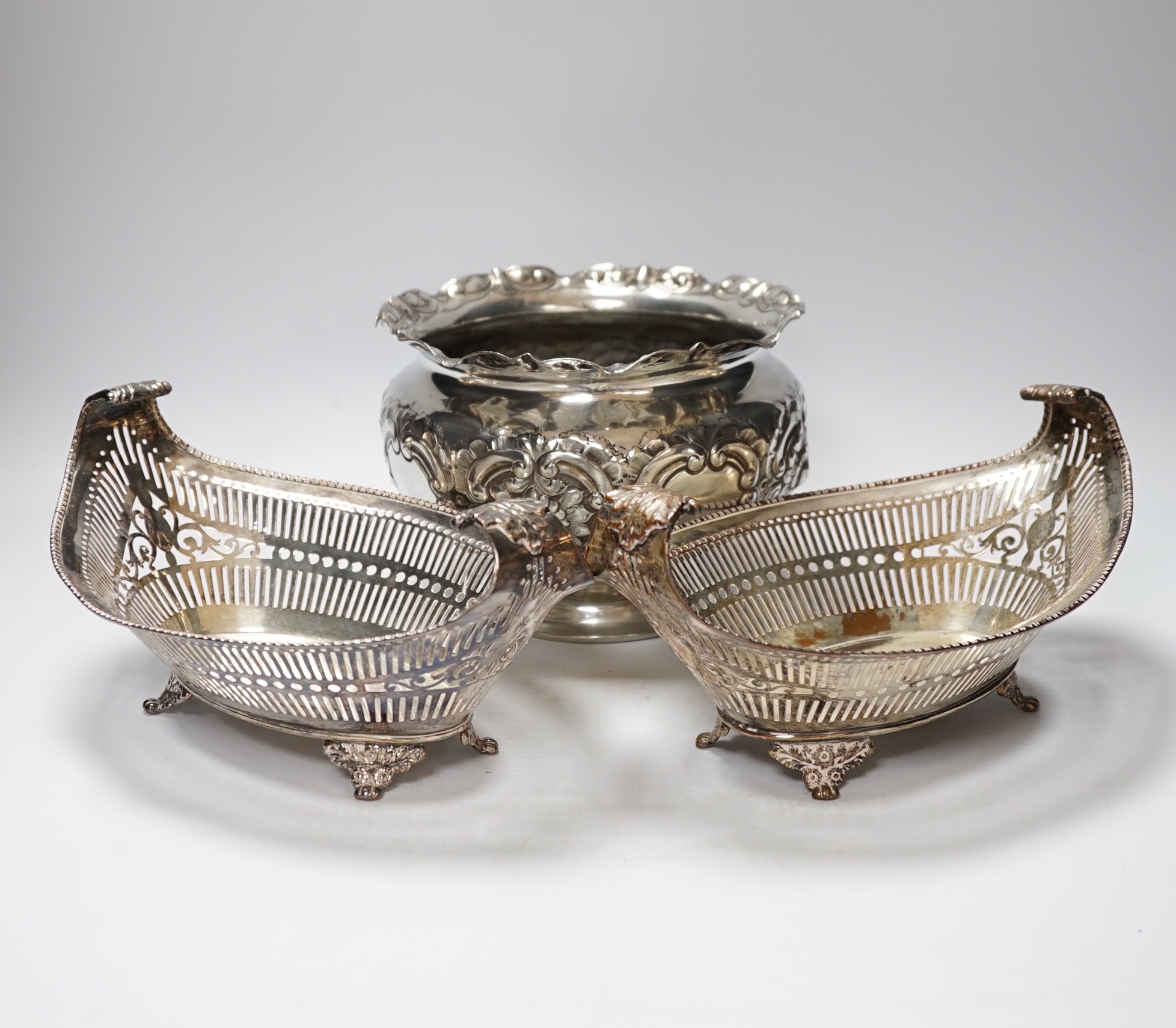 A pair of late 19th/early 20th century pierced plated oval dishes and plated jardiniere, dishes 25cm long